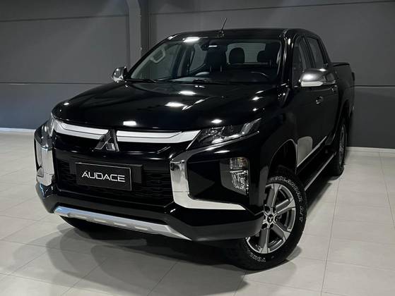MITSUBISHI L200 TRITON 2.4 16V TURBO DIESEL SPORT HPE-S CD 4P 4X4 AUTOMÁTICO MITSUBISHI L200 TRITON 2.4 16V TURBO DIESEL SPORT HPE-S CD 4P 4X4 AUTOMÁTICO